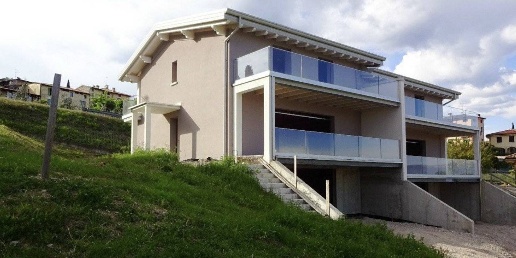 Foto Villa bifamiliare a Polpenazze del Garda Centro di 180 m² con 6 locali