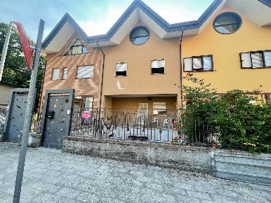 Foto Villa a schiera in Via G. Fortunato 3, Acerno di 240 m² con 4 locali