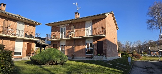 Foto Villa bifamiliare in Via Piave  35 E, Tollegno di 100 m² con 5 locali
