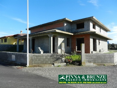 Foto Villa unifamiliare in Dei prati, Uras di 300 m² con 8 locali