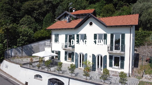 Foto Villa unifamiliare in Via Per Massino, Lesa Centro di 200 m²