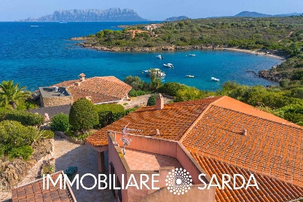 Foto Villa unifamiliare a Golfo Aranci di 250 m² con 7 locali in vendita