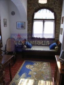 Foto Villa unifamiliare a Dolceacqua di 150 m² con 4 locali in vendita