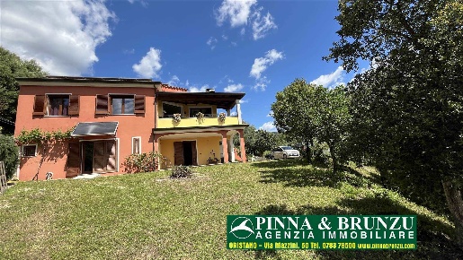 Foto Villa unifamiliare a Torpè Centro di 132 m² con 6 locali in vendita