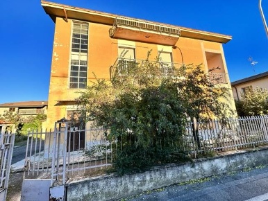 Foto Appartamento in via 25 aprile  8, Castel Rozzone di 115 m² in vendita