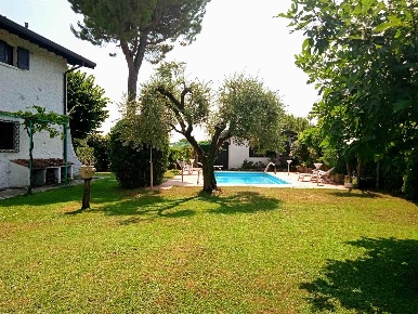 Foto Appartamento a Moniga del Garda di 70 m² con 2 locali in affitto