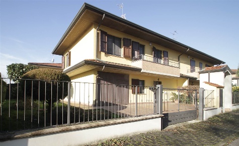 Foto Villa bifamiliare in Via Albinoni  8, Arzago d'Adda Centro di 80 m²