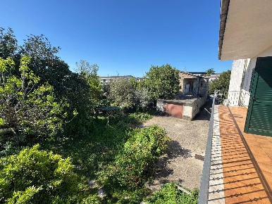 Foto Villa unifamiliare in Via Telese, Amorosi di 312 m² con 11 locali
