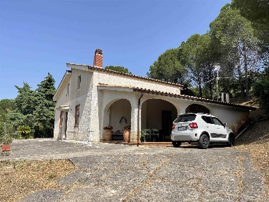 Foto Villa unifamiliare a Pollina di 150 m² con 5 locali in vendita