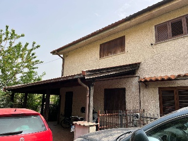 Foto Villa bifamiliare in via chiusa quintieri, Cerisano di 180 m²