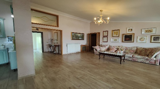 Foto Appartamento in MENNA VENCE, Zumpano di 800 m² con 30 locali