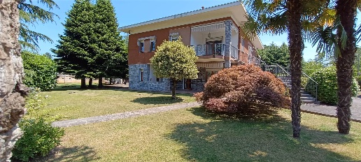 Foto Villa unifamiliare a Fontaneto d'Agogna di 315 m² con 6 locali