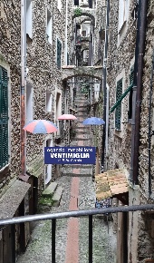 Foto Appartamento in Vicolo Cassini, Dolceacqua di 54 m² con 4 locali