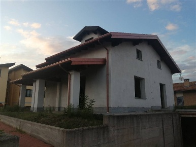 Foto Villa unifamiliare a Stazzano Centro di 140 m² con 6 locali in vendita