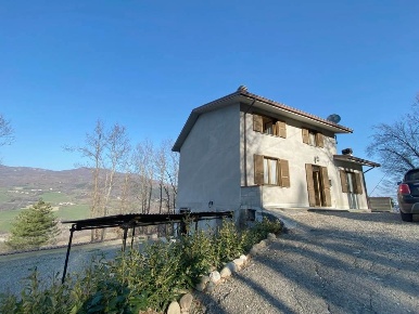 Foto Villa unifamiliare a Bettola di 220 m² con 6 locali in vendita
