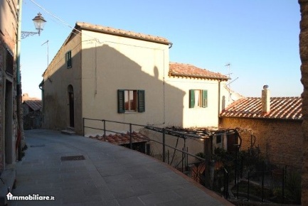 Foto Appartamento a Castelnuovo di Val di Cecina di 65 m² con 4 locali