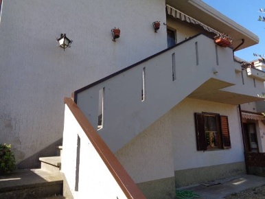 Foto Villa unifamiliare a Castiglion Fibocchi Centro di 210 m² con 9 locali