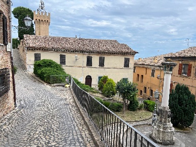 Foto Appartamento a Offagna di 85 m² con 5 locali in vendita