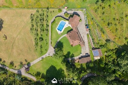 Foto Villa unifamiliare in via gruzzelle 8, Beverino di 376 m² con 9 locali