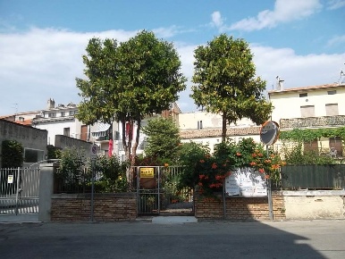 Foto Villa unifamiliare a Gissi Centro di 350 m² con 9 locali in vendita