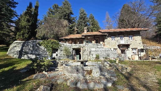 Foto Villa unifamiliare in Via Giuseppe Bozzalla, Pollone di 160 m²