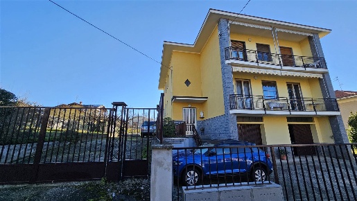 Foto Villa bifamiliare in via fratelli tondi 14, Lessona in vendita