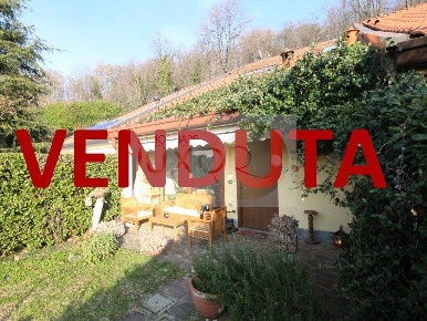 Foto Villa a schiera in Via Del Peschierone, Sirtori di 113 m² con 3 locali
