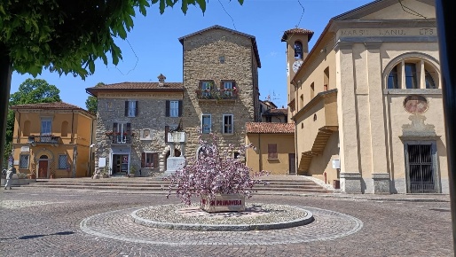 Foto Appartamento in Piazza Garibaldi, Imbersago Centro di 123 m²