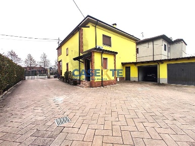 Foto Villa bifamiliare in via tenente giovanni adami, Arzago d'Adda Centro