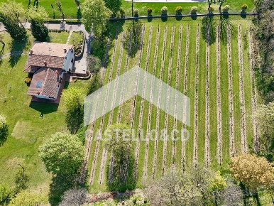 Foto Villa unifamiliare in via XXIV giugno, Solferino di 440 m² in vendita