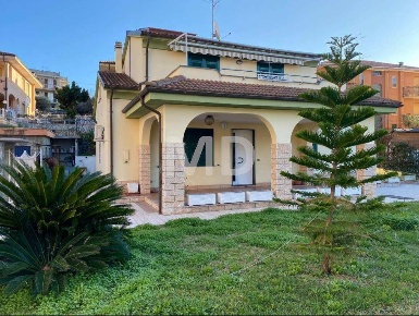 Foto Villa unifamiliare in VIA MORETTE, Boissano Centro di 155 m²