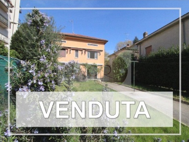 Foto Villa unifamiliare in Piazza Brioschi, Sirtori Centro di 192 m²