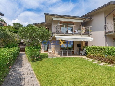 Foto Villa a schiera in Via del Porto, Moniga del Garda di 155 m²