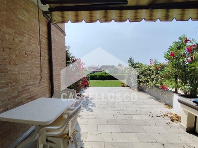 Foto Appartamento in Via del Porto, Moniga del Garda di 80 m² con 3 locali