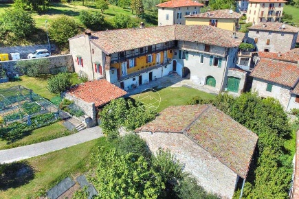 Foto Appartamento in Navazzo, Gargnano di 1000 m² in vendita