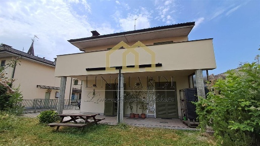 Foto Villa unifamiliare in Piazza della chiesa, Cavenago d'Adda Centro