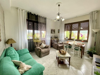 Foto Appartamento in via statale, Garlate di 95 m² con 3 locali in vendita
