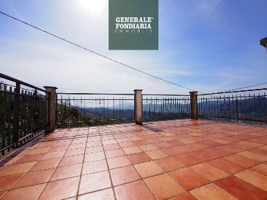 Foto Appartamento a Podenzana di 100 m² con 5 locali in vendita