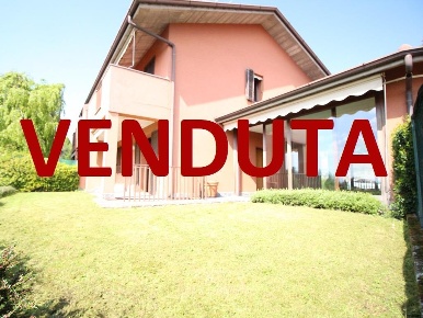 Foto Villa bifamiliare in Via Gaetano Besana, Sirtori Centro di 272 m²