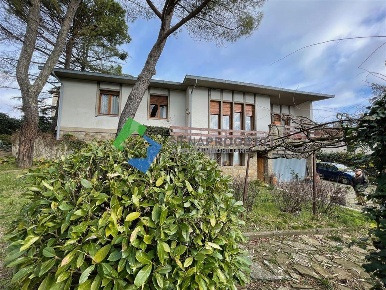 Foto Villa unifamiliare a Castellina in Chianti Centro di 300 m² in vendita
