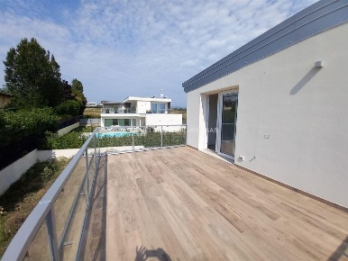 Foto Villa unifamiliare a Moniga del Garda di 150 m² con 4 locali