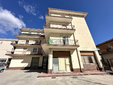 Foto Appartamento a Giarratana di 121 m² con 5 locali in vendita