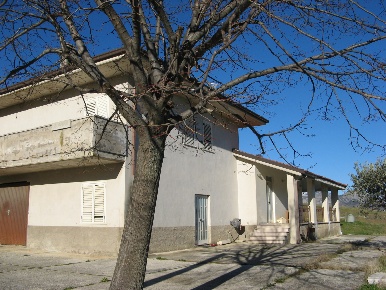 Foto Villa unifamiliare in Via Villa 30, Tocco da Casauria di 170 m²