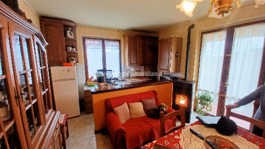 Foto Appartamento in via Della Resistenza 44, Cetona di 99 m² con 5 locali