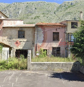 Foto Appartamento in Via Roma 1, Massa d'Albe di 160 m² con 4 locali