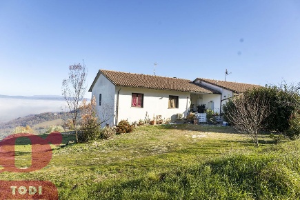 Foto Villa bifamiliare in Via Pianicoli 6, Monte Castello di Vibio Centro