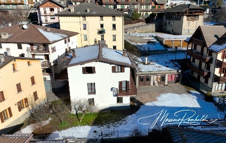Foto Villa singola a Temù Centro di 280 m² con 11 locali in vendita