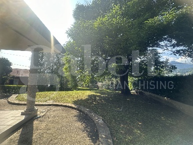 Foto Villa unifamiliare in Via Parini 17, Longone al Segrino di 500 m²