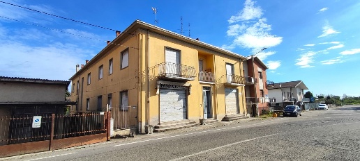 Foto Appartamento in Via Fratelli Zoncada 23, Lardirago di 400 m²