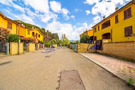 Foto Villa a schiera a Castellina Marittima in vendita